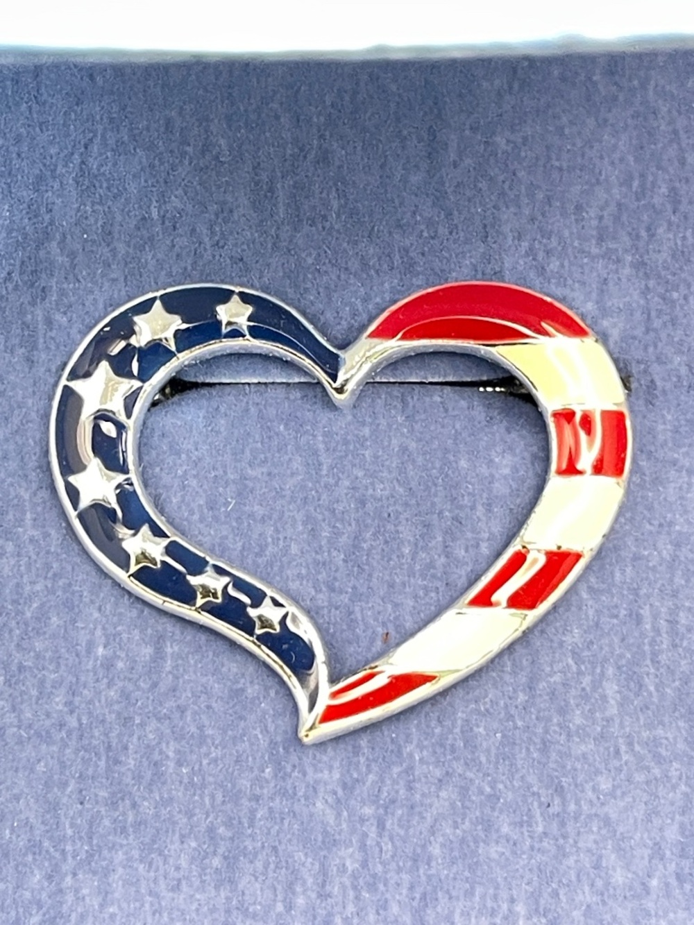 Vintage 2004 Avon American Pride Pin
